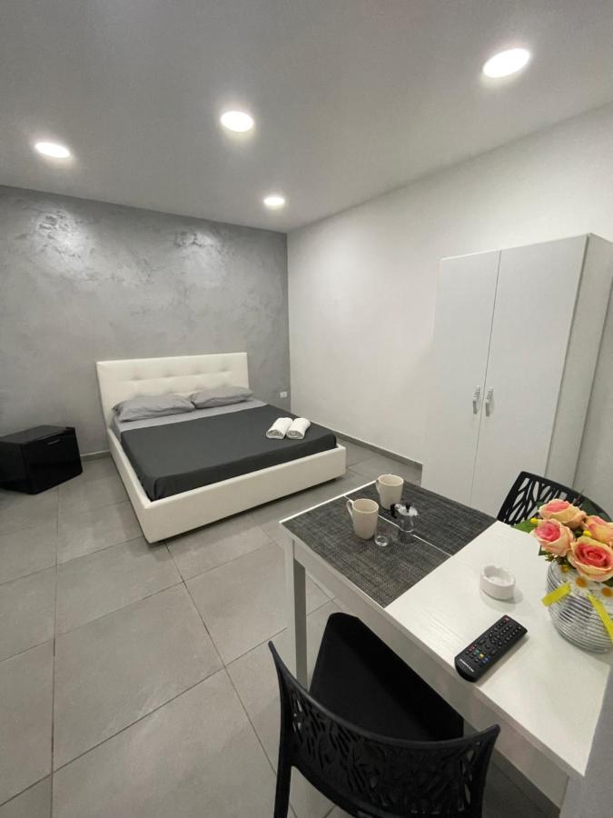 House Nunu Apartment เนเปิลส์ ภายนอก รูปภาพ